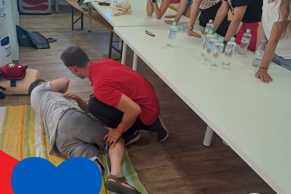 U sklopu projekta '' Mentalno zdravlje i psihosocijalna podrška raseljenim osobama smještenim u Republici Hrvatskoj'' organizirana škola plivanja za djecu osoba raseljenih iz Ukrajine